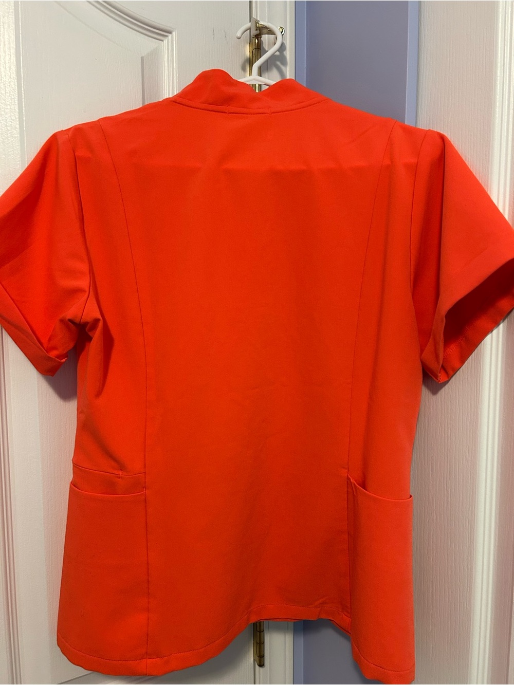 FIGS Inala scrub top - medium - Picture 5 of 5